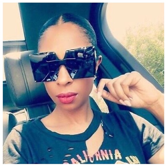 Accessories - Black Oversized Sunglasses